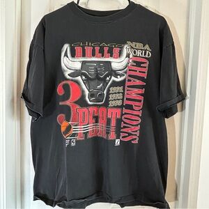 Vintage 90s NBA Bulls 3-Peat Black Graphic Tee Size XL Single Stitch Jordan